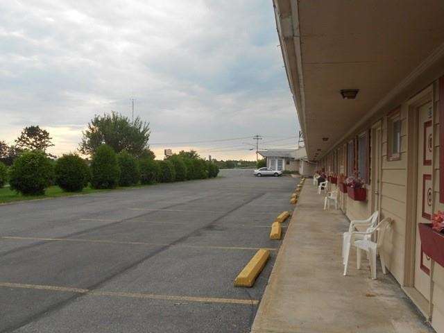 Travel Inn Westmoreland Exterior photo