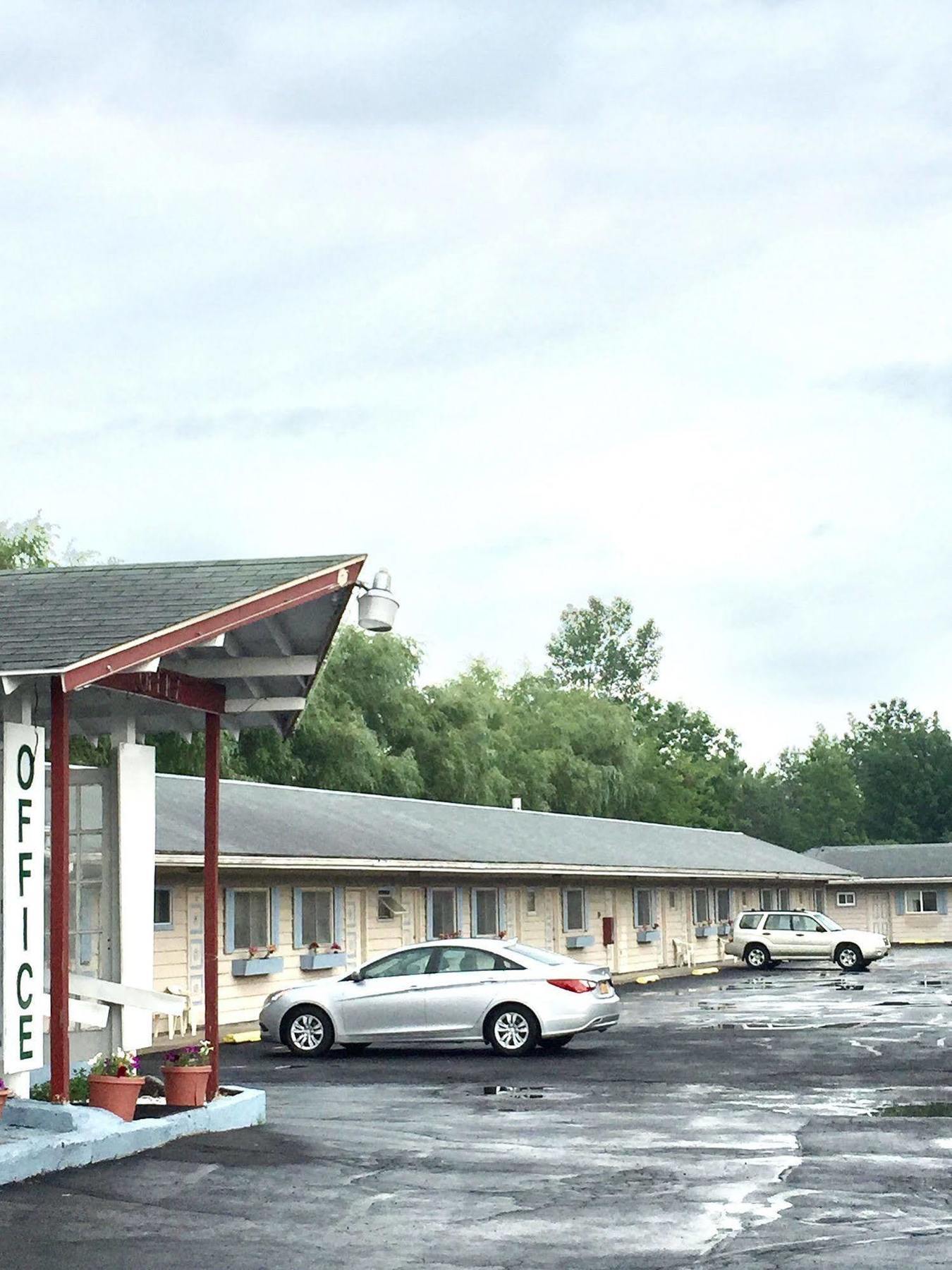 Travel Inn Westmoreland Exterior photo